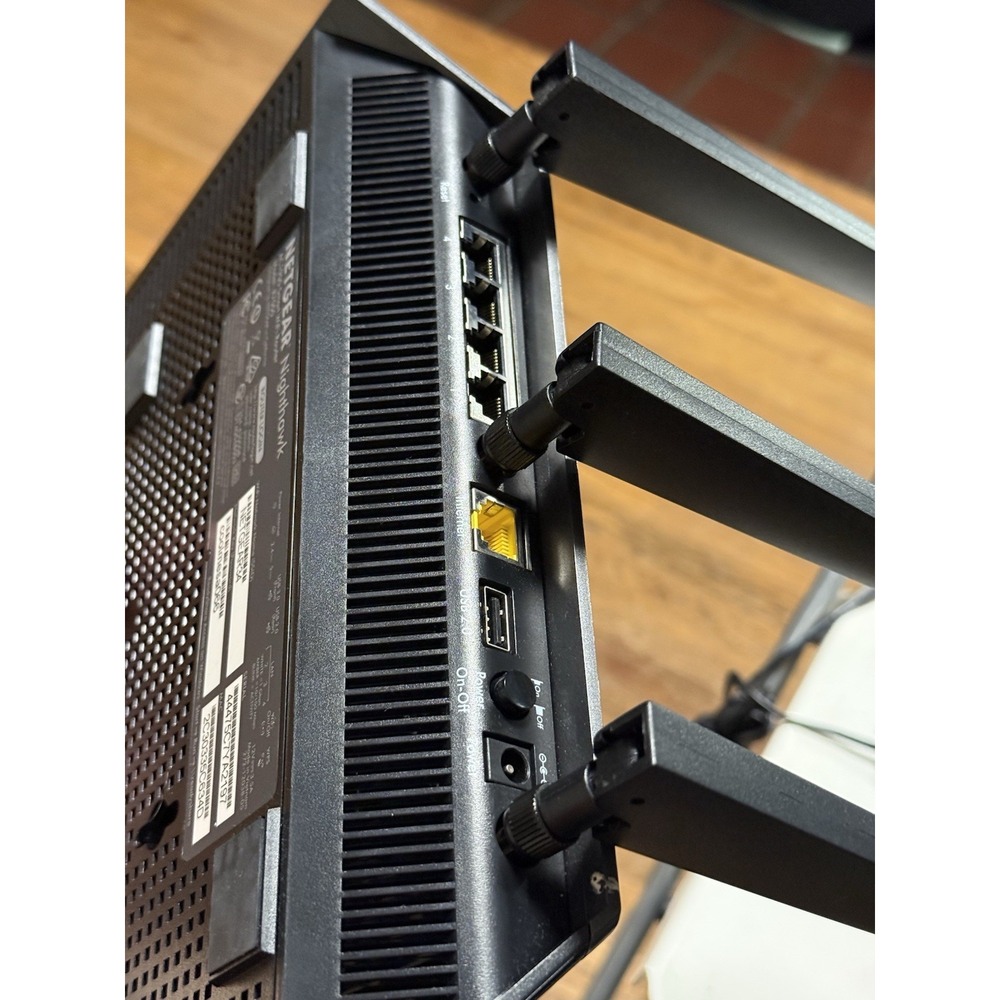 NETGEAR Nighthawk AC1900 Model R7000 Smart Wi Fi Router - Picture 6 of 7